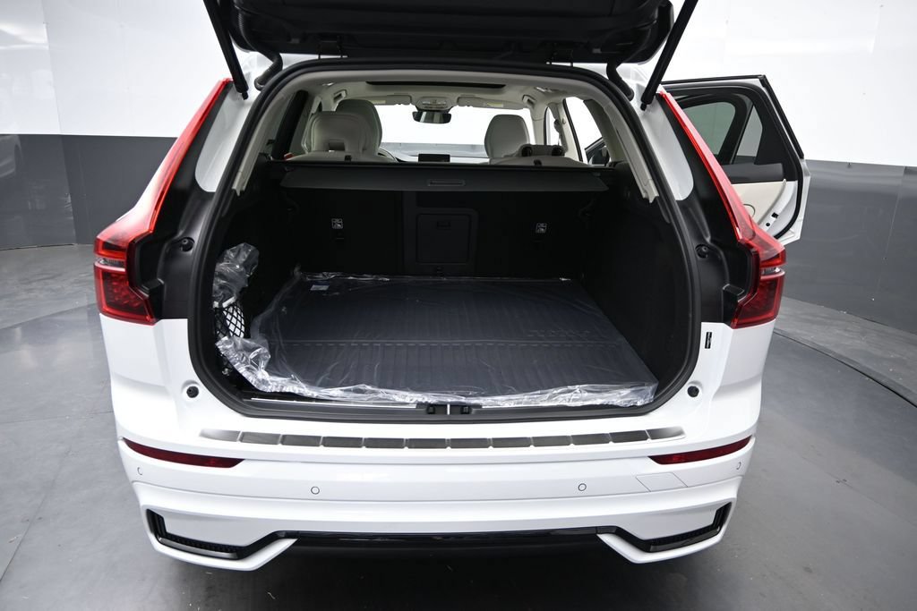 New 2026 Volvo XC60 T8 Ultra w/ Climate Package AWD/4WD image 14