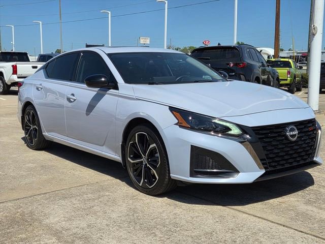 Used 2024 Nissan Altima 2.5 SR w/ SR Premium Package image 4