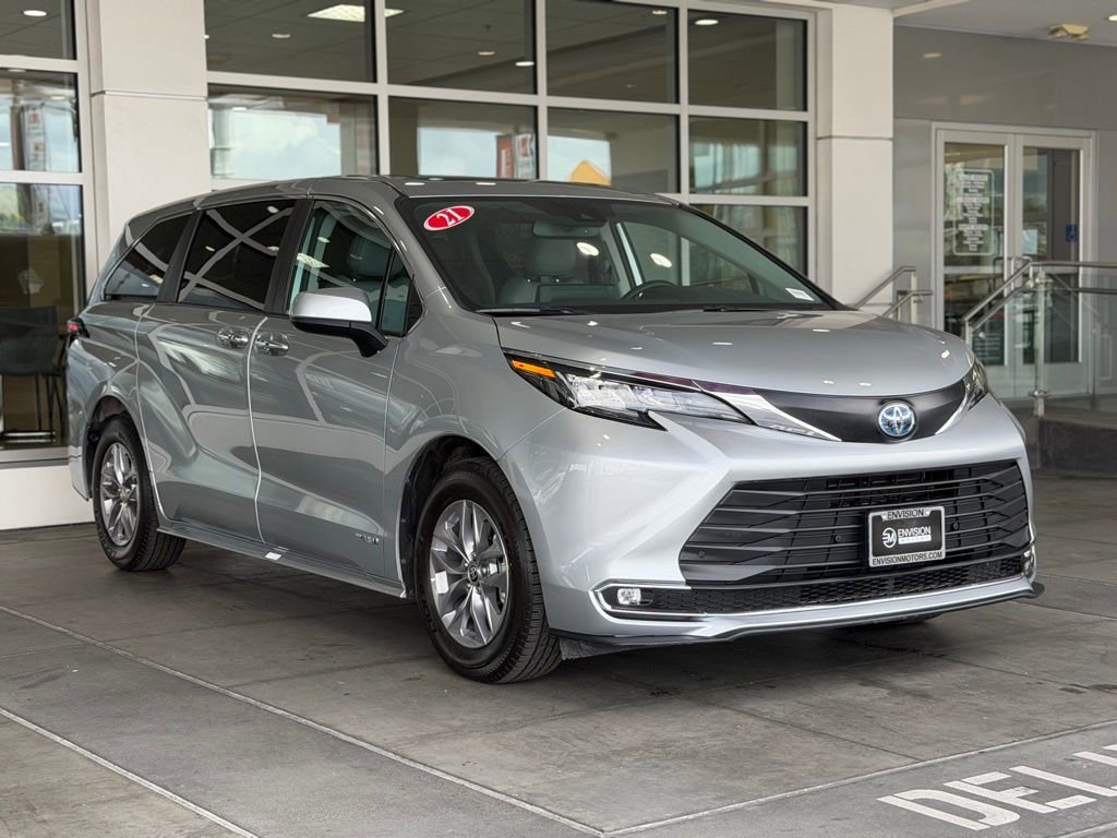 Certified 2021 Toyota Sienna XLE FWD image 8