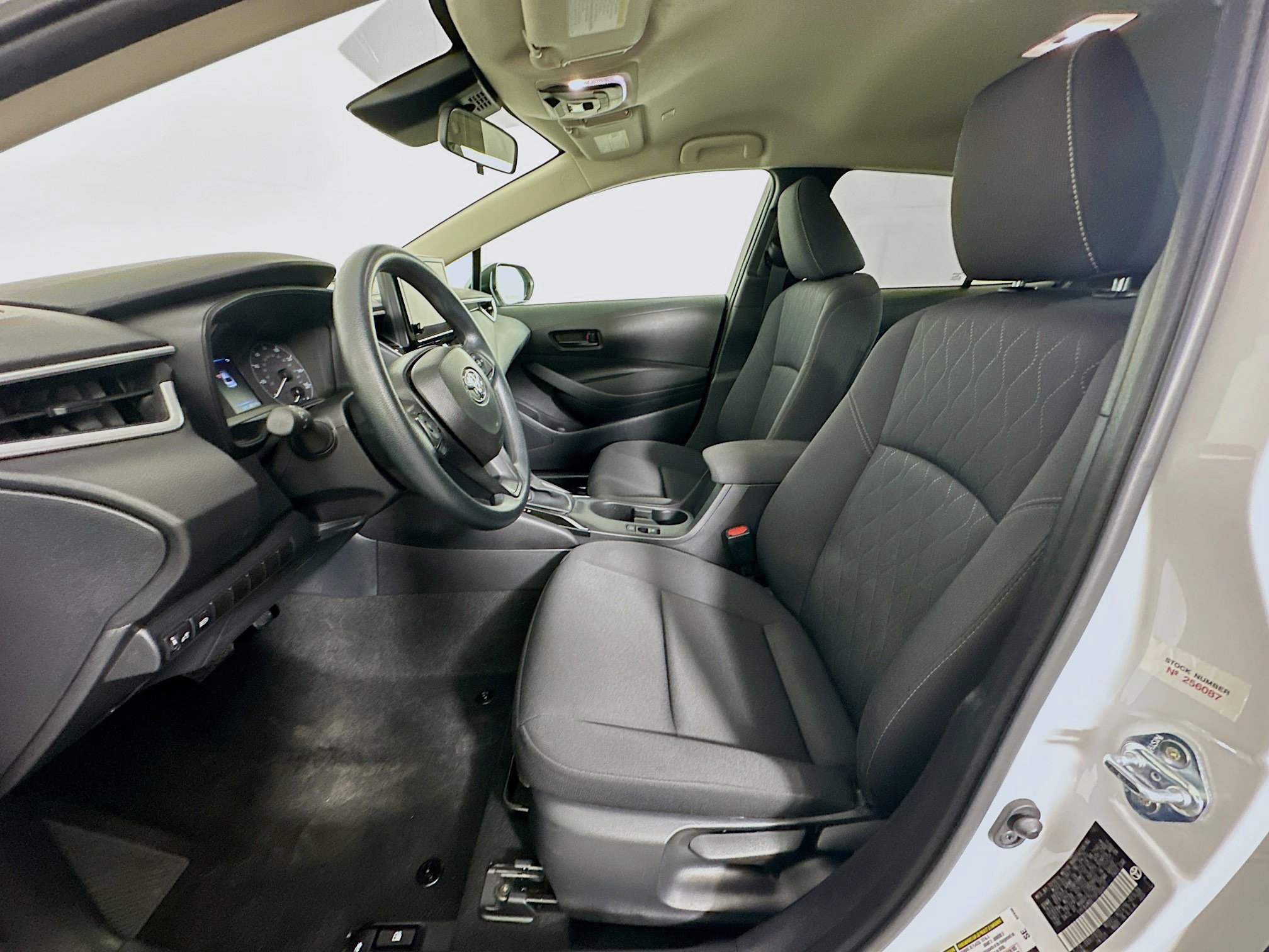Used 2025 Toyota Corolla LE image 13