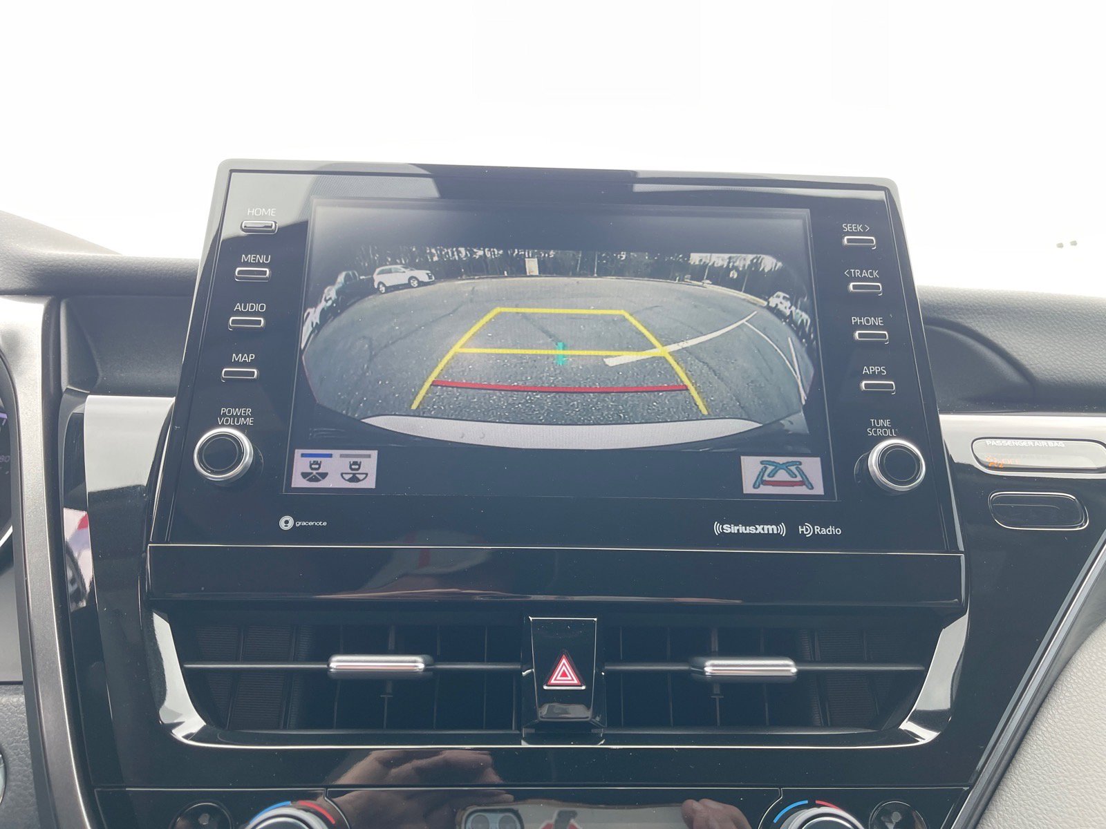 Used 2021 Toyota Camry XLE image 6