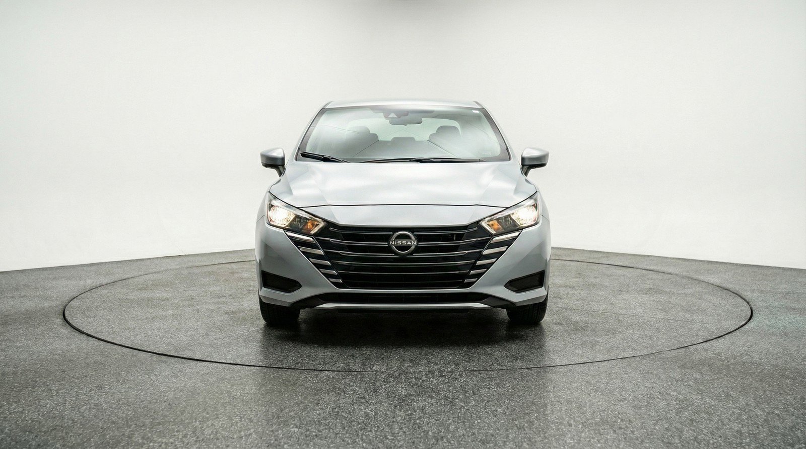 Used 2025 Nissan Versa SV image 2