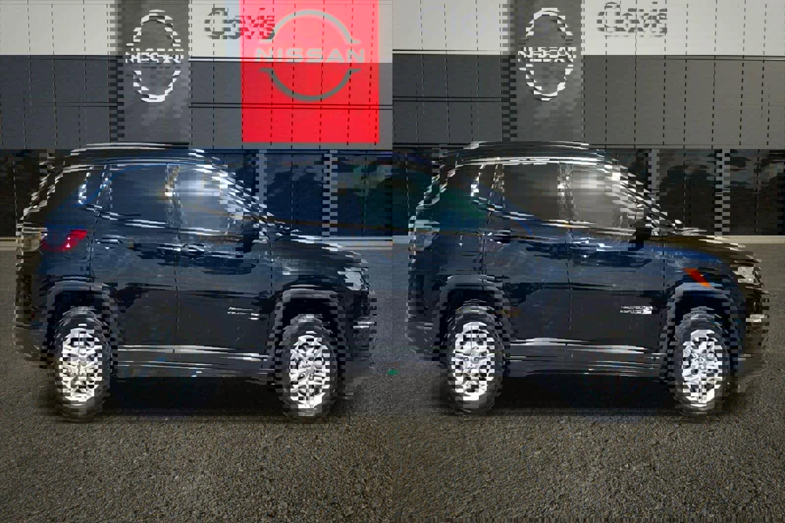 Used 2021 Jeep Compass Sport image 9