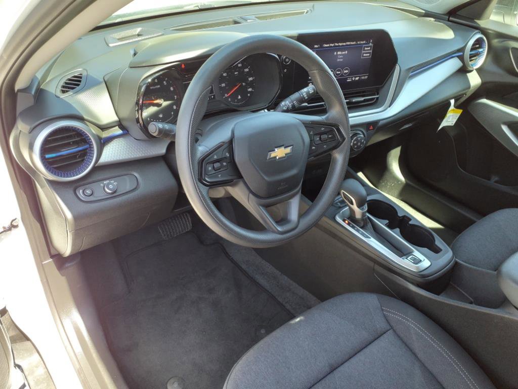 Used 2024 Chevrolet Trax LS image 9