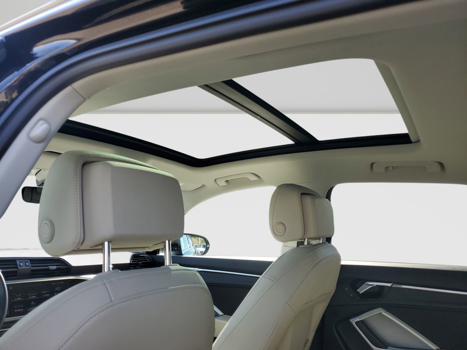 Used 2025 Audi Q3 2.0T Premium w/ Convenience Package image 16