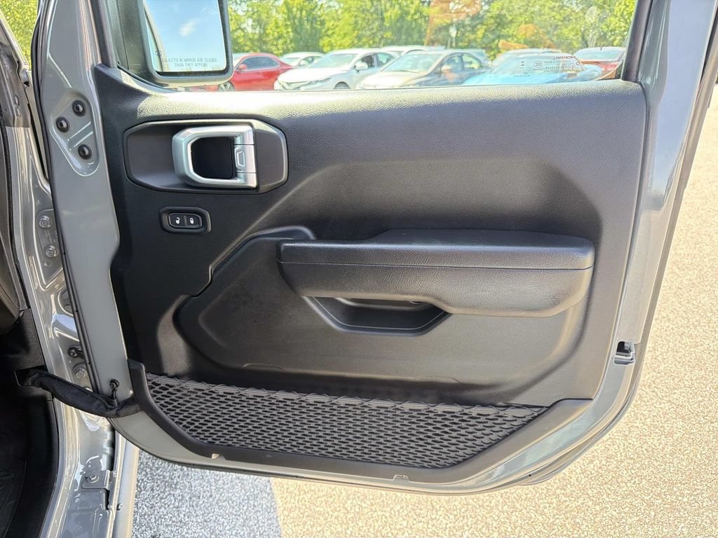 Used 2023 Jeep Wrangler Unlimited Rubicon AWD/4WD image 26