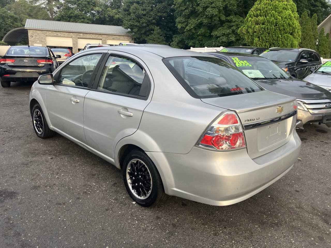 Used 2011 Chevrolet Aveo LT FWD image 9