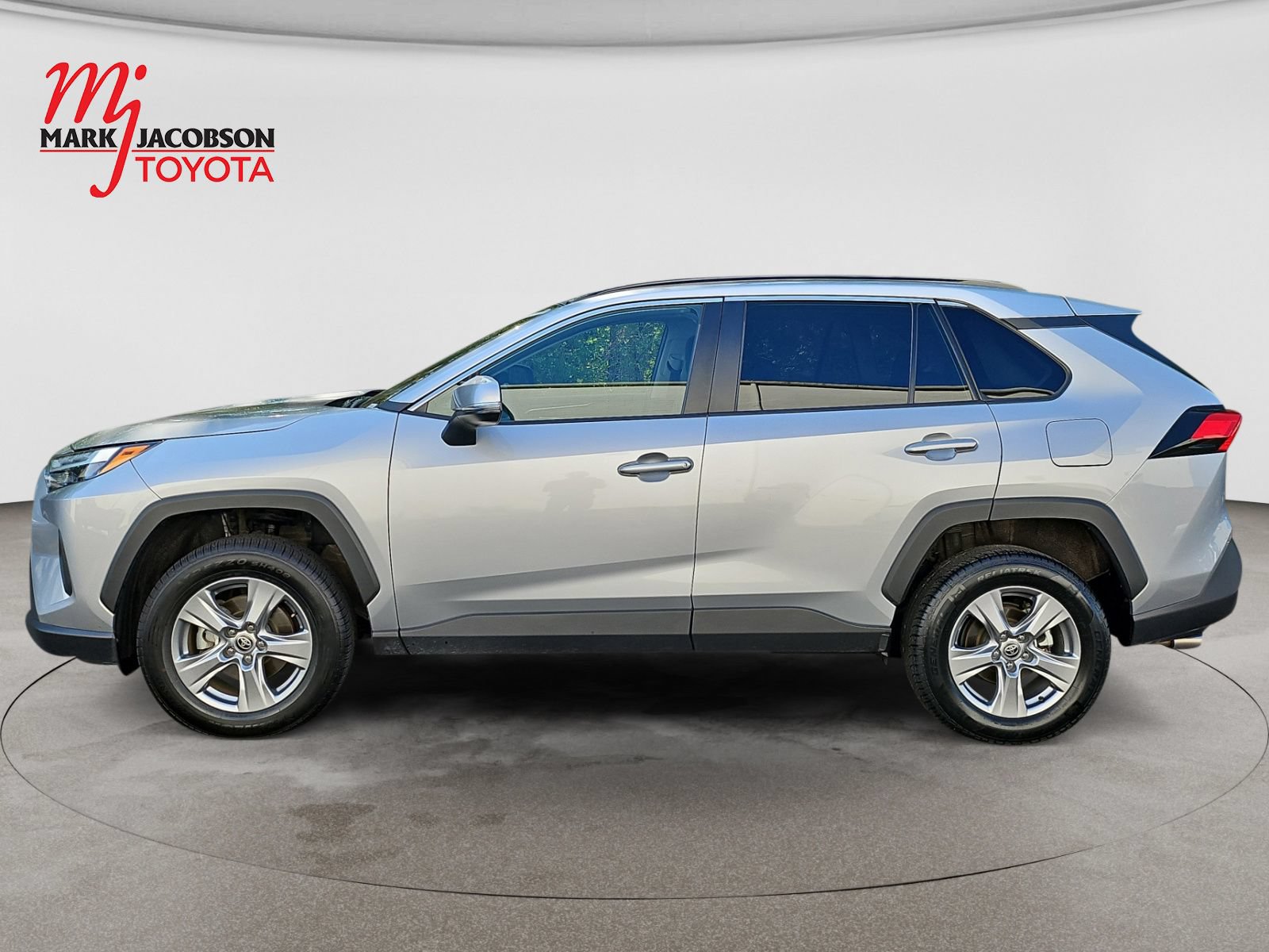 Used 2024 Toyota RAV4 XLE FWD image 15