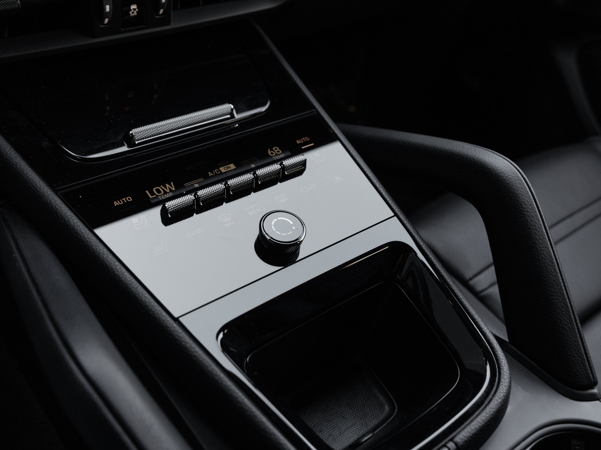 Certified 2025 Porsche Cayenne Coupe AWD/4WD image 23
