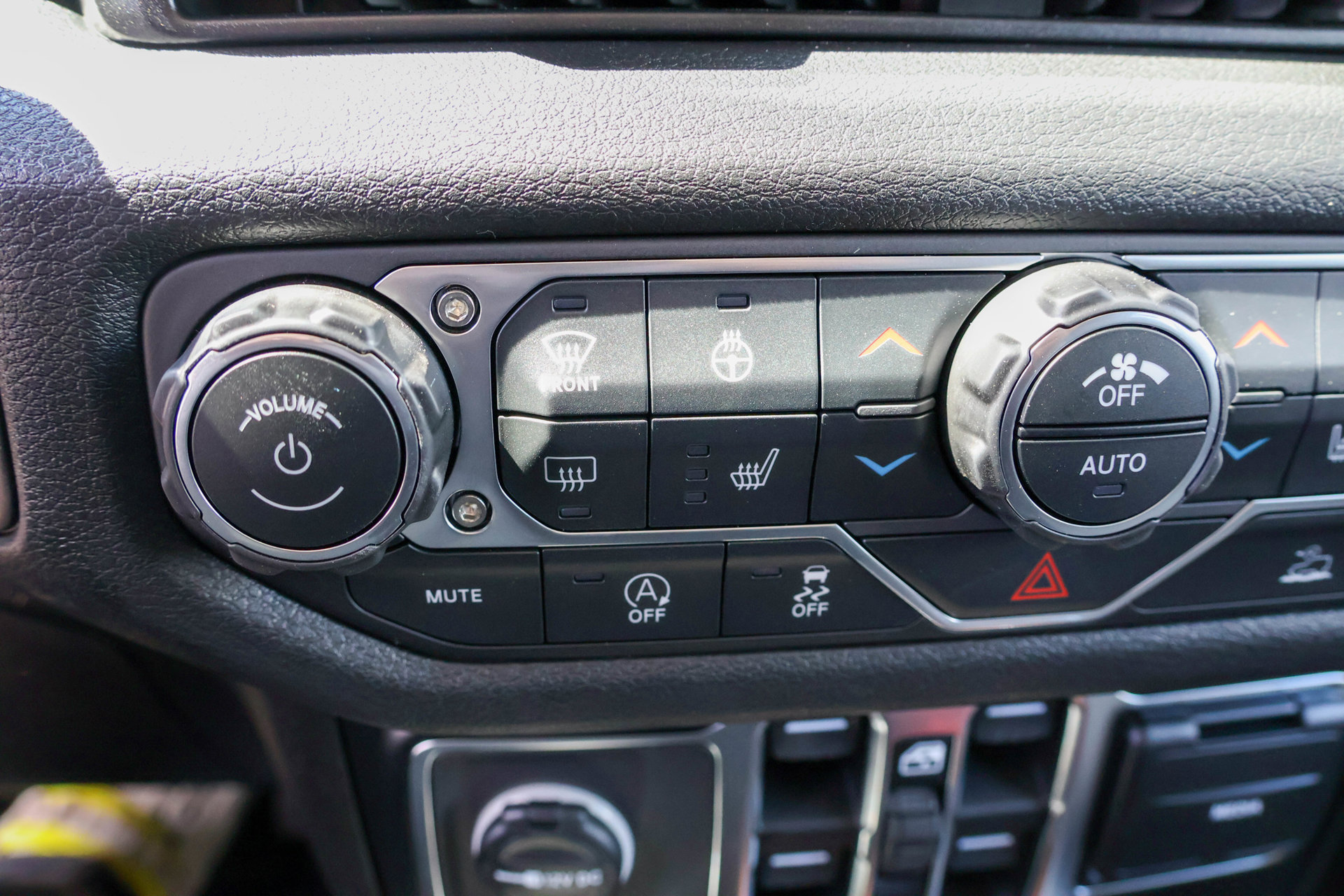 New 2026 Jeep Wrangler Unlimited Sahara AWD/4WD image 22