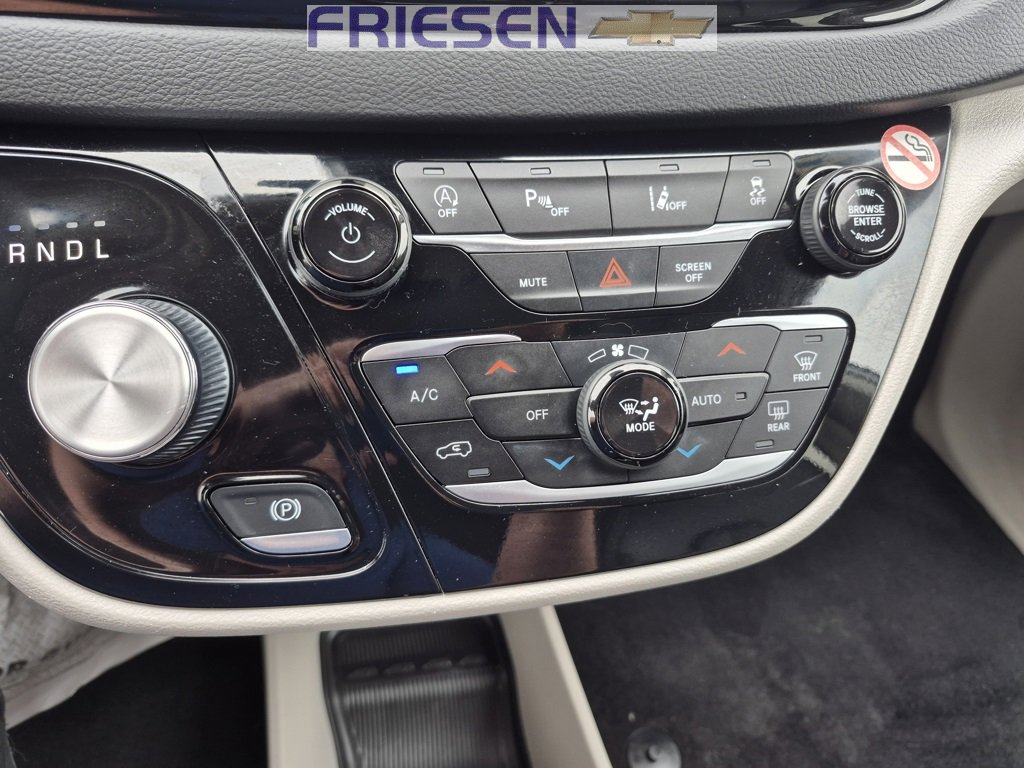 Used 2023 Chrysler Pacifica Touring-L image 20