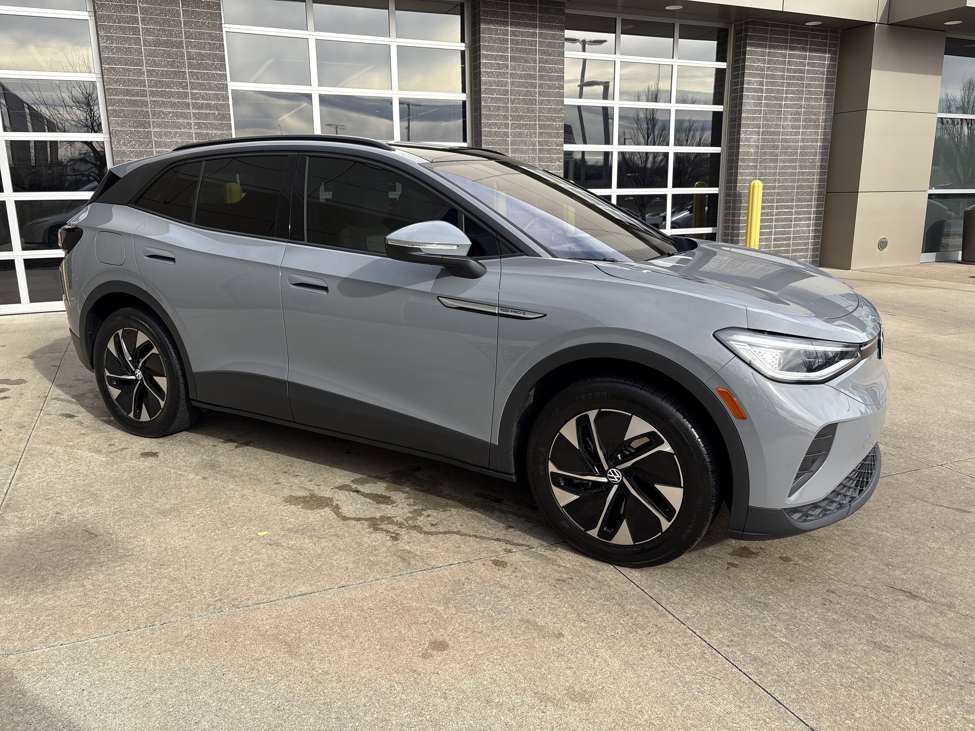 Used 2022 Volkswagen ID.4 Pro S image 2