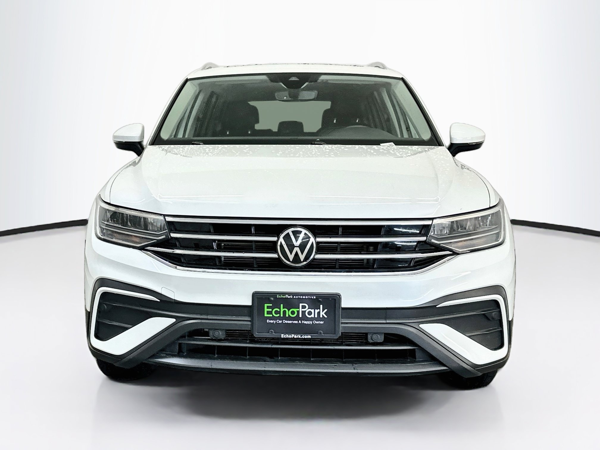 Used 2023 Volkswagen Tiguan SE w/ Panoramic Sunroof Package AWD/4WD image 2