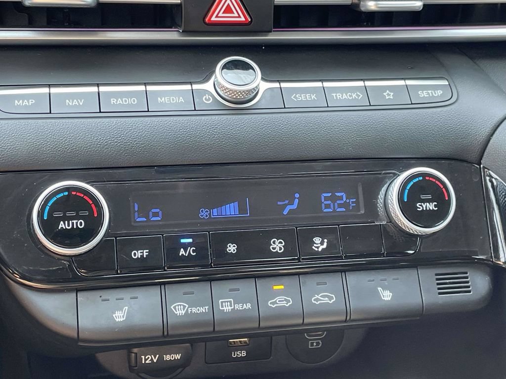 Certified 2025 Hyundai Elantra SEL FWD image 21