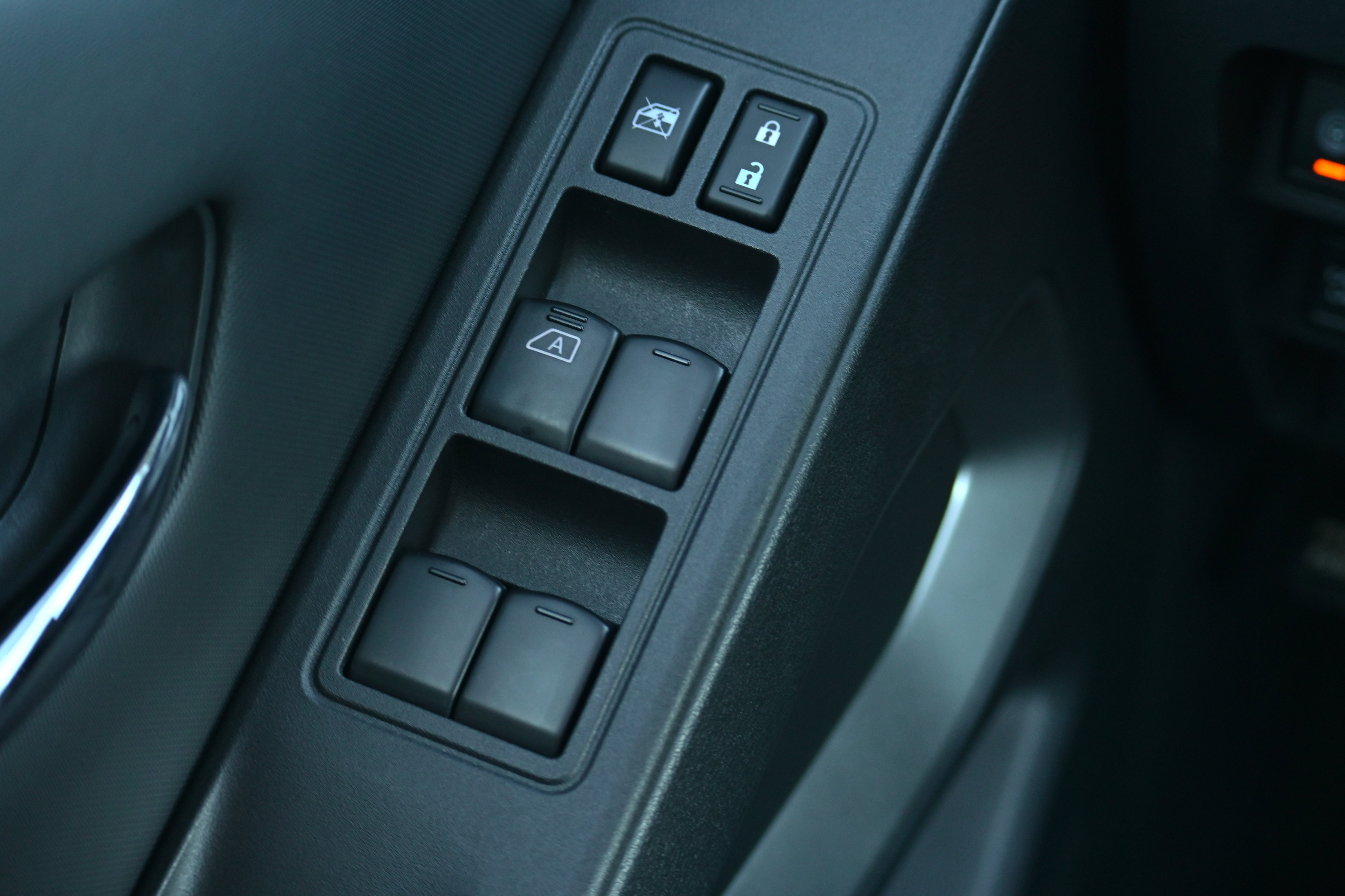 Used 2024 Nissan Frontier SL w/ Technology Package image 23