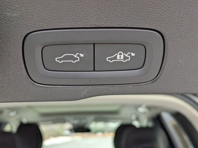 Used 2025 Volvo XC60 B5 Plus image 32