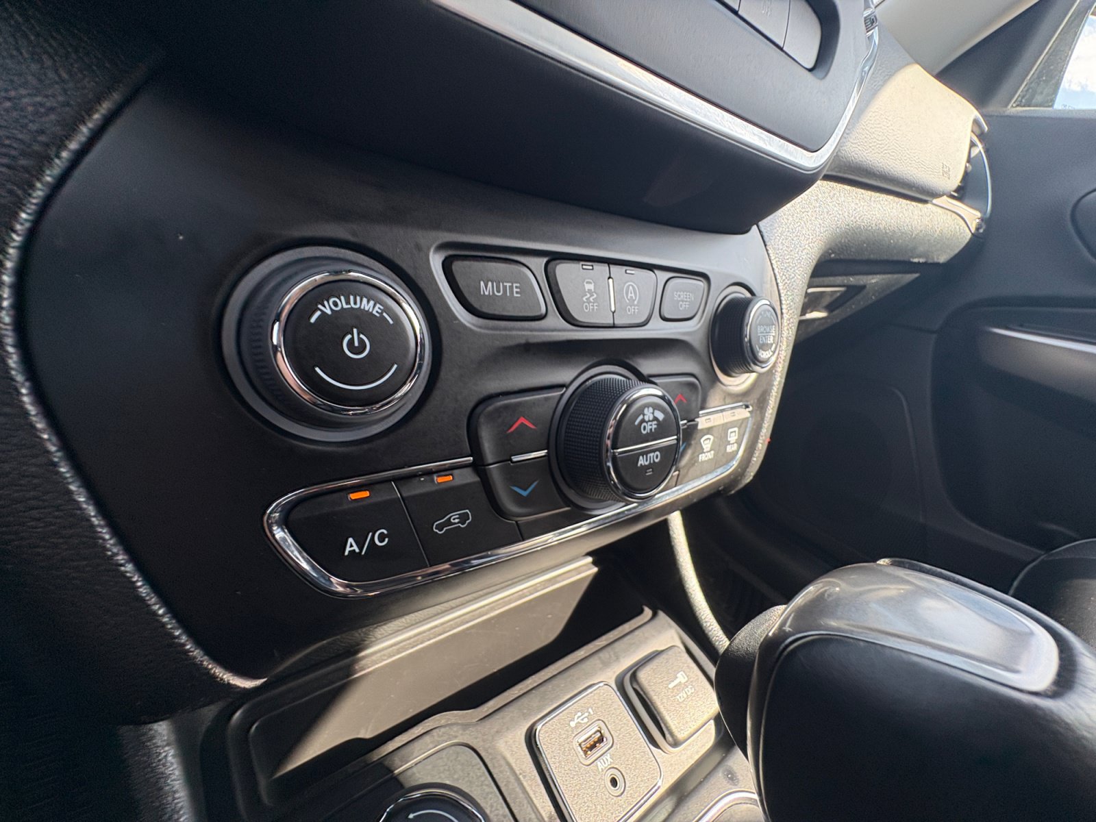 Used 2022 Jeep Cherokee Latitude Lux AWD/4WD image 31
