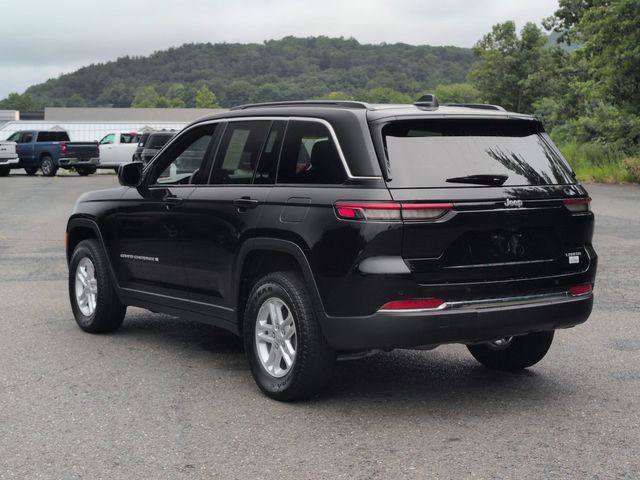 Certified 2024 Jeep Grand Cherokee Laredo RWD image 8