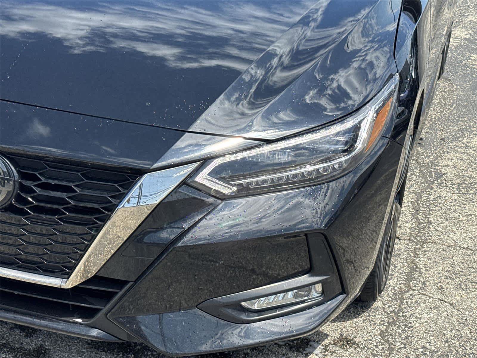 Used 2020 Nissan Sentra SR w/ Premium Package FWD image 9