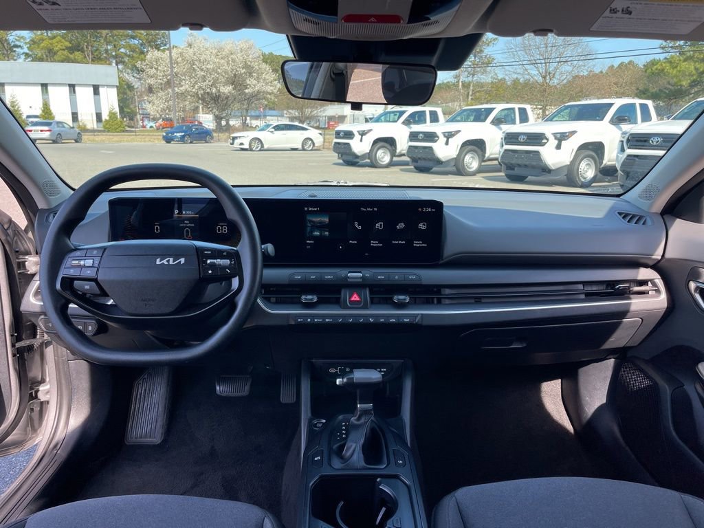 Used 2025 Kia K4 LXS image 8