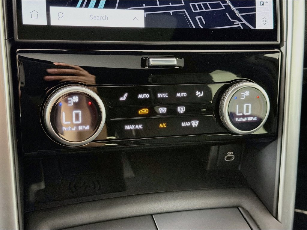 Certified 2025 Land Rover Discovery Dynamic SE AWD/4WD image 16