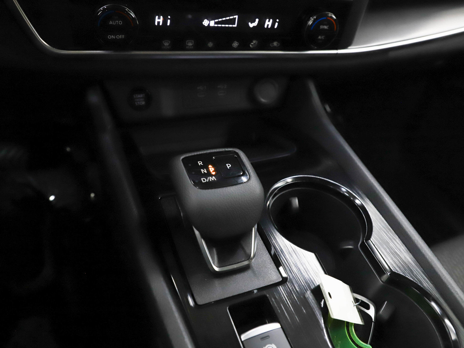 Used 2025 Nissan Rogue SV image 25