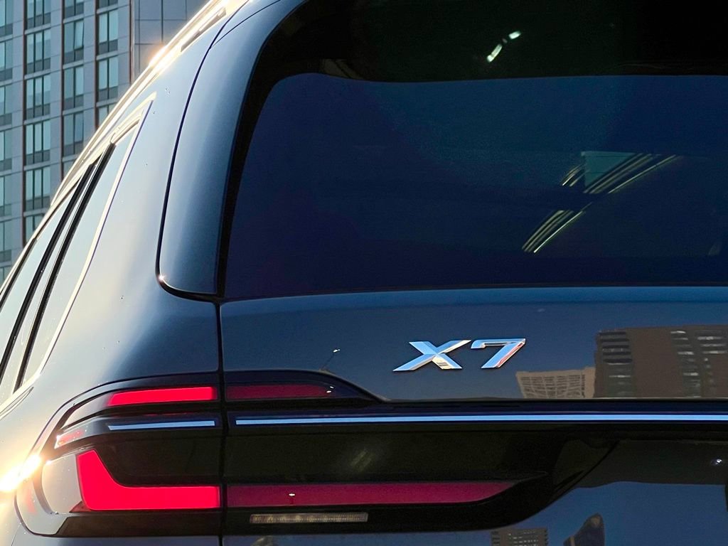 Used 2024 BMW X7 xDrive40i w/ Premium Package image 11