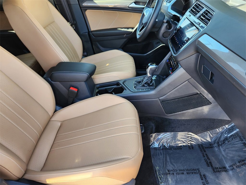 Used 2024 Volkswagen Tiguan SE image 17