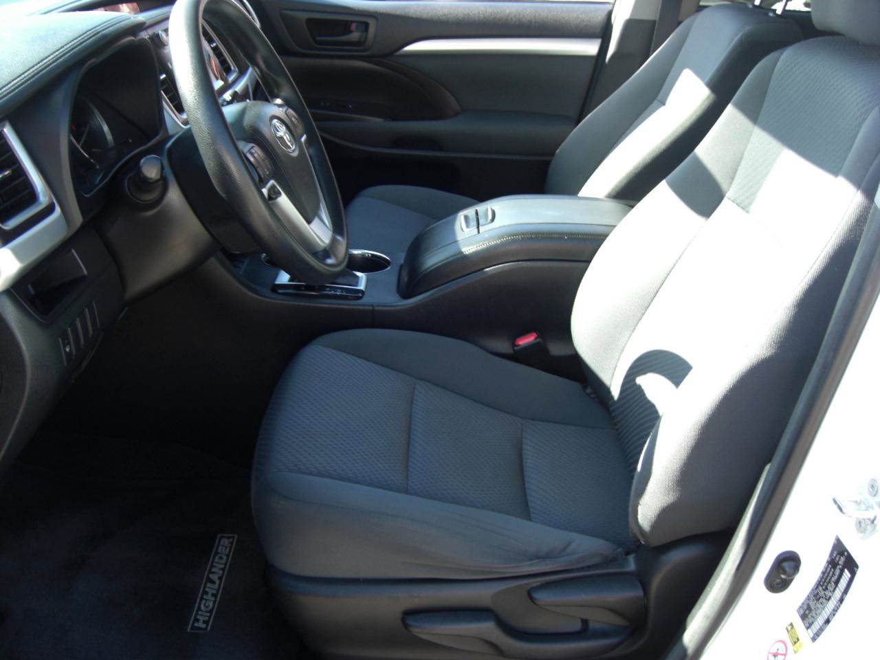 Used 2016 Toyota Highlander LE FWD image 19