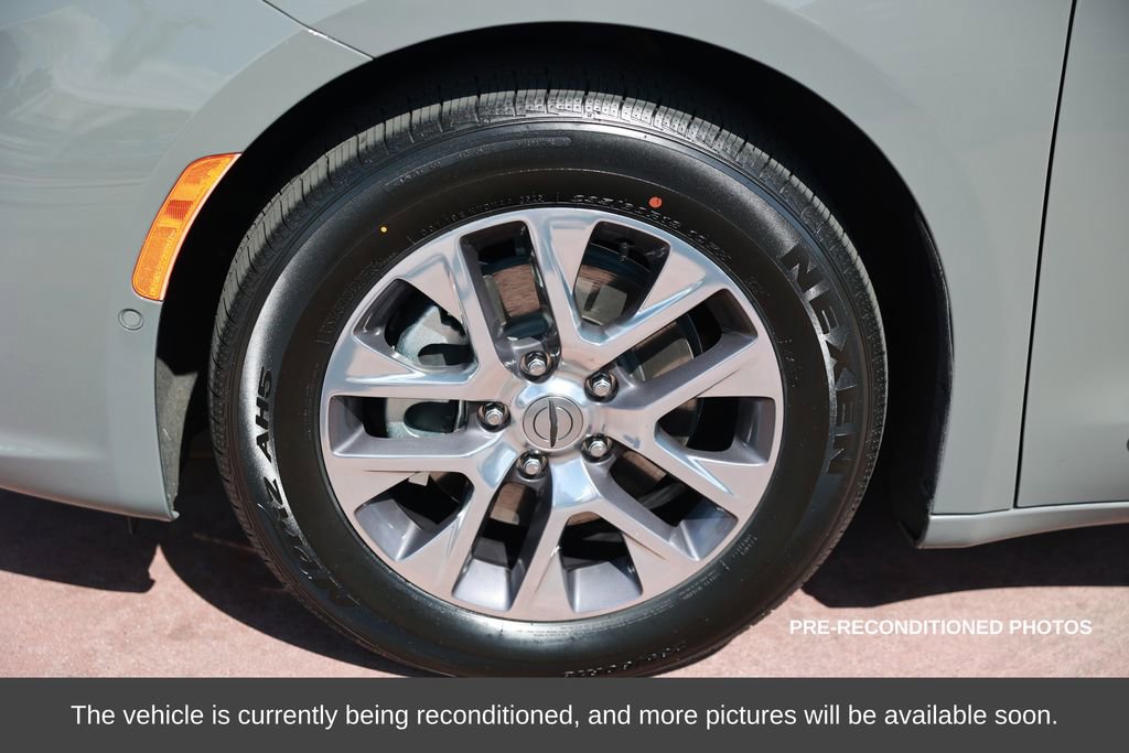 Used 2023 Chrysler Pacifica Pinnacle image 12