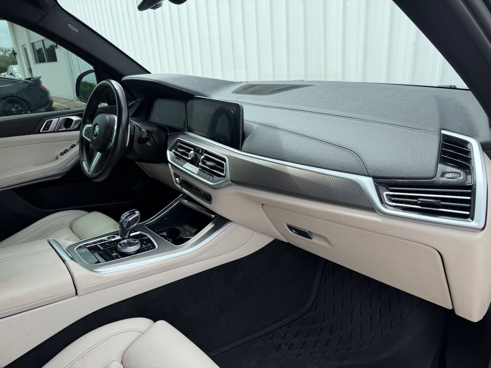 Used 2022 BMW X5 xDrive40i w/ M Sport Package AWD/4WD image 18