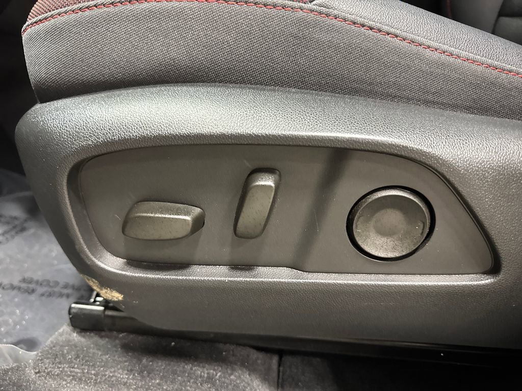 Used 2025 Chevrolet Equinox RS w/ Safety and Technology Package image 24