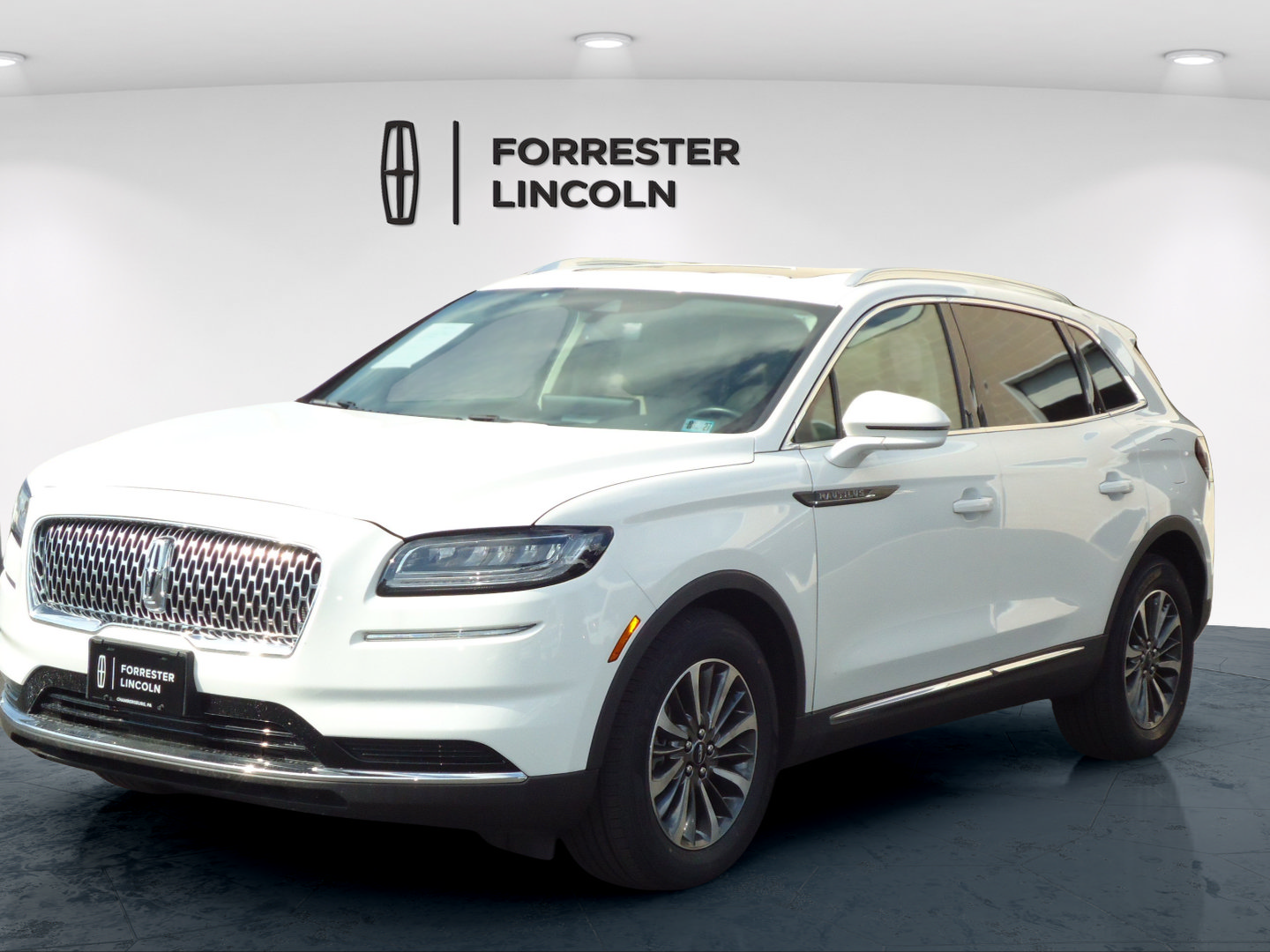 Used 2023 Lincoln Nautilus Reserve w/ Cargo Utility Package AWD/4WD image 7