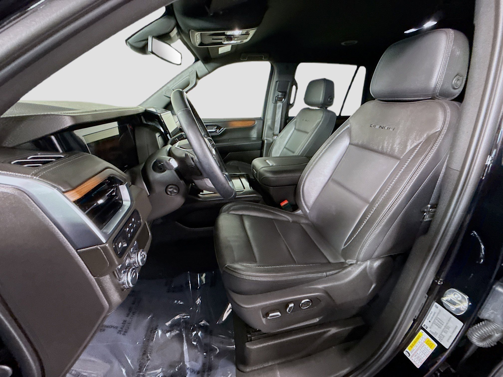 Used 2025 GMC Yukon Denali AWD/4WD image 22