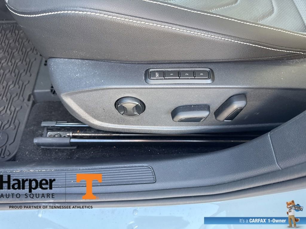 Used 2025 Volkswagen Jetta SEL image 18