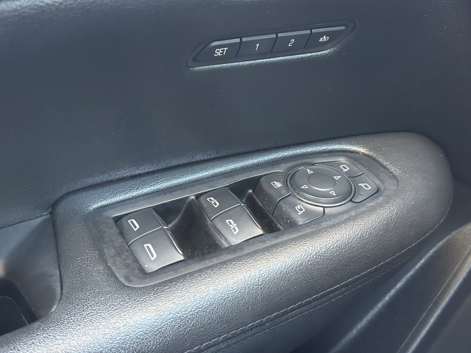 Used 2017 Cadillac XT5 Luxury w/ Driver Awareness Package image 15