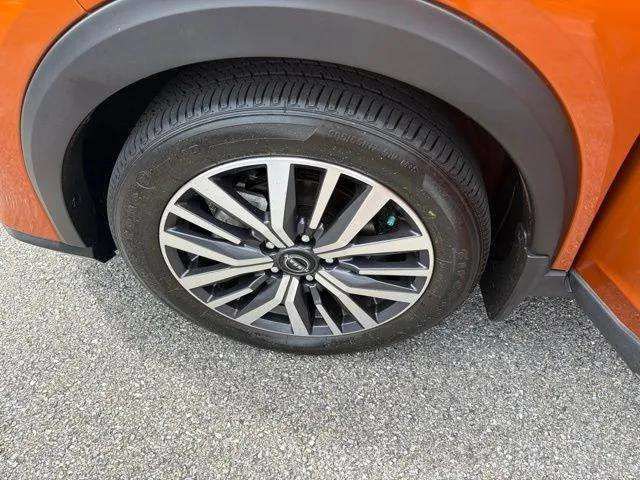 Used 2023 Nissan Kicks SR FWD image 30