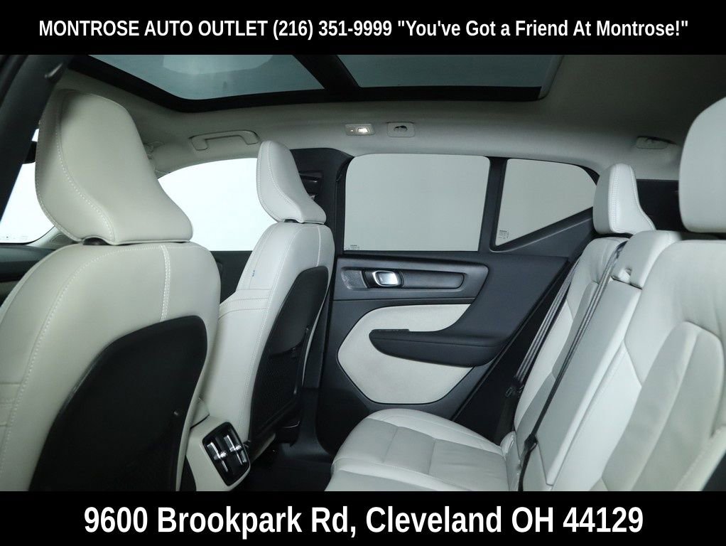 Used 2023 Volvo XC40 B5 Plus w/ Climate Package image 32