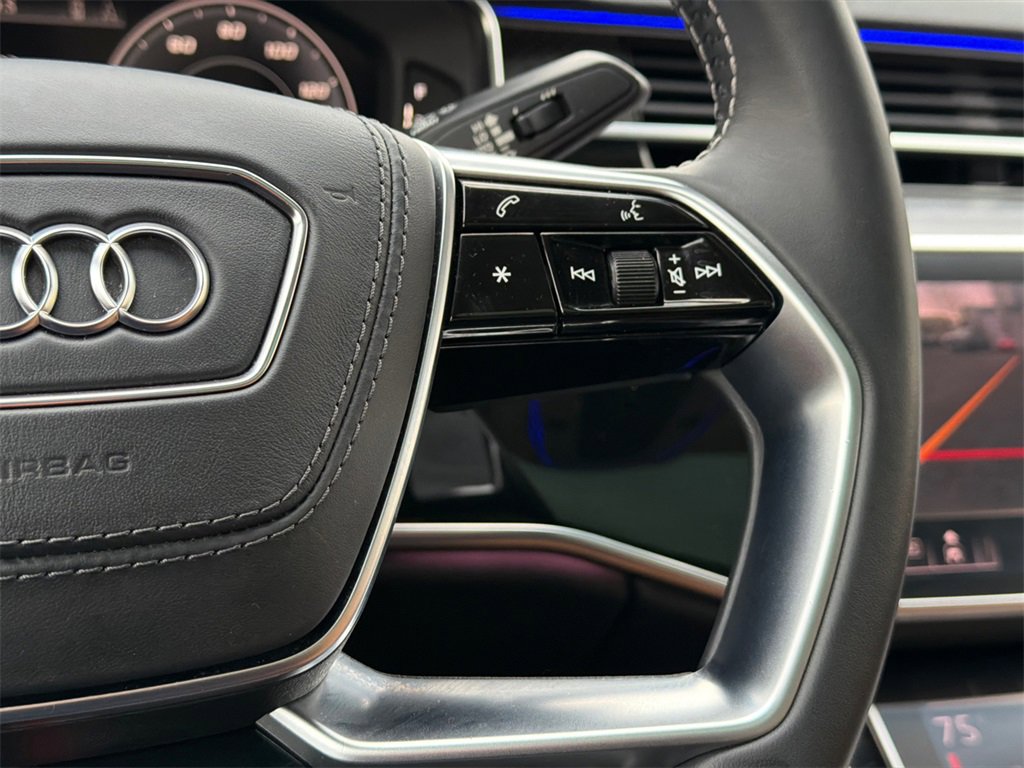 Used 2020 Audi S8 L image 27