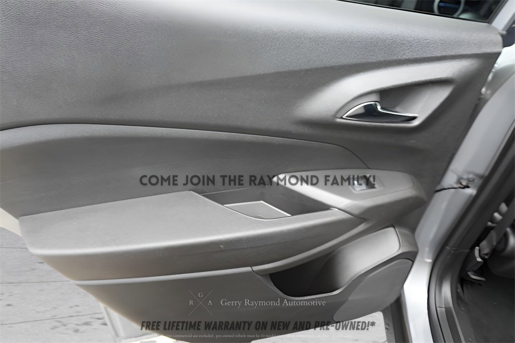 Used 2025 Chevrolet Trax LS w/ LS Convenience Package image 33