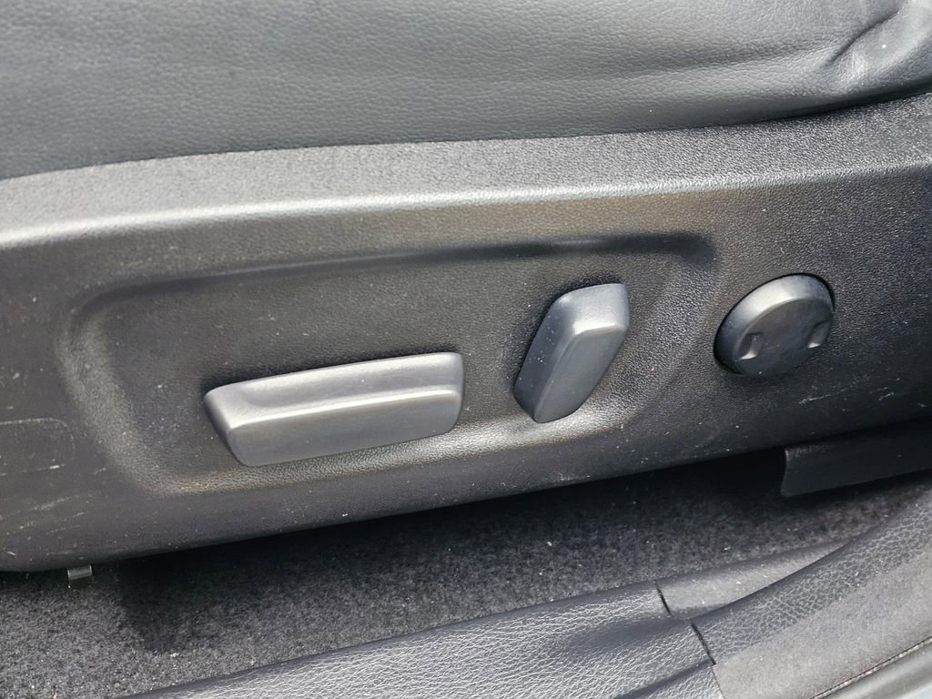 Used 2017 Toyota Highlander Plus AWD/4WD image 24