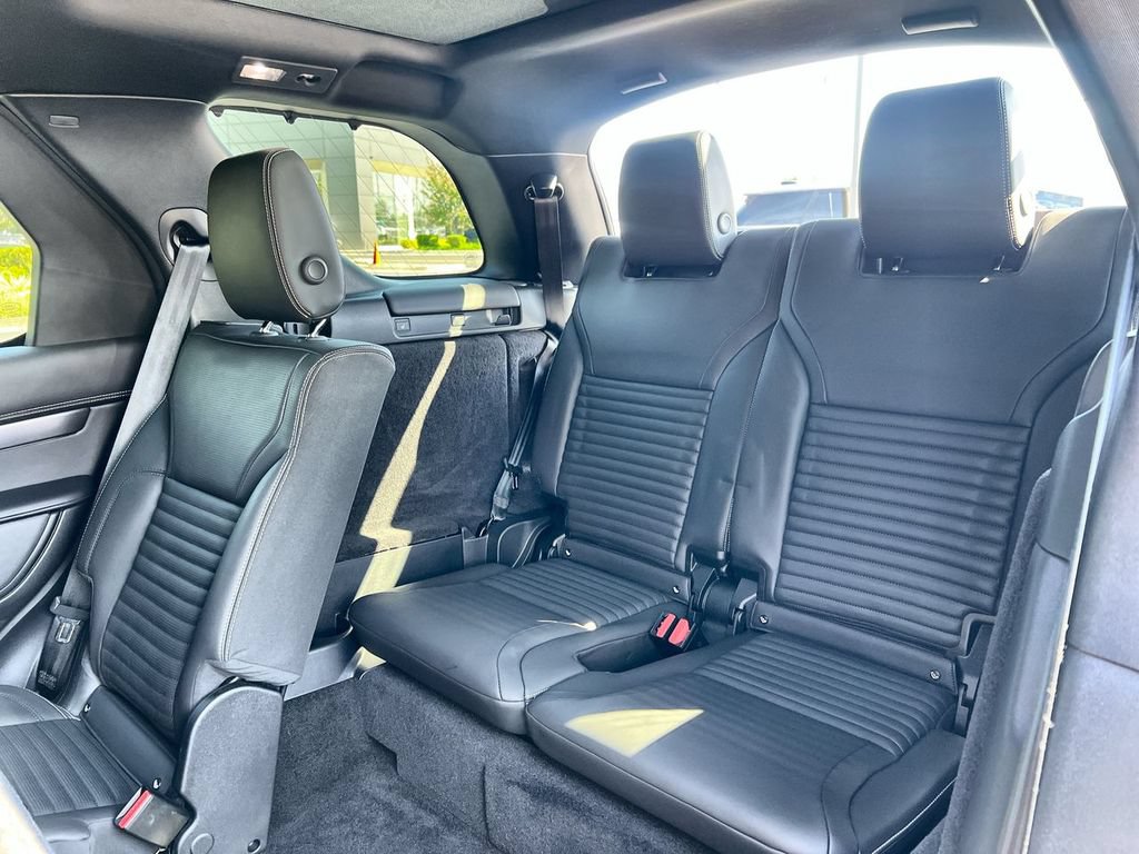 Certified 2025 Land Rover Discovery Metropolitan Edition AWD/4WD image 19