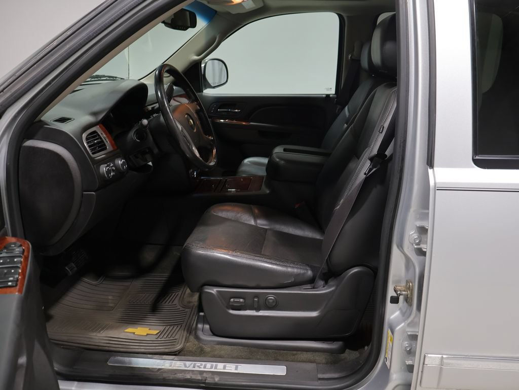 Used 2013 Chevrolet Avalanche LTZ AWD/4WD image 12