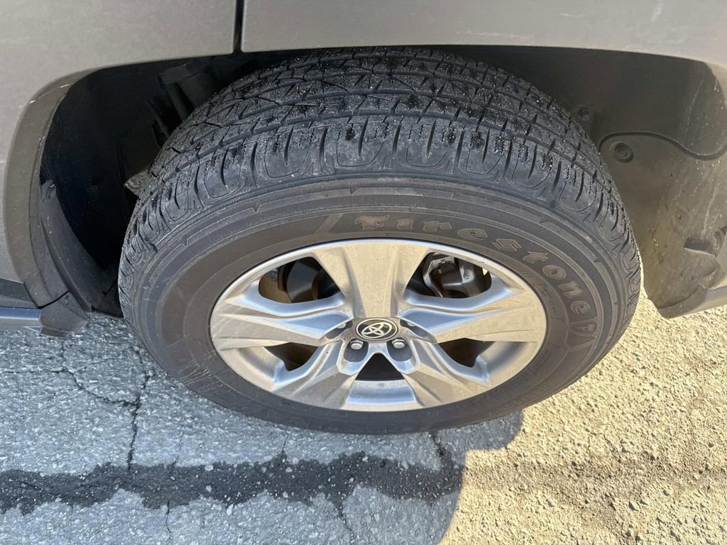 Used 2025 Toyota RAV4 XLE image 12