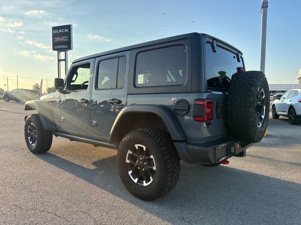 Used 2025 Jeep Wrangler Unlimited Rubicon AWD/4WD image 4