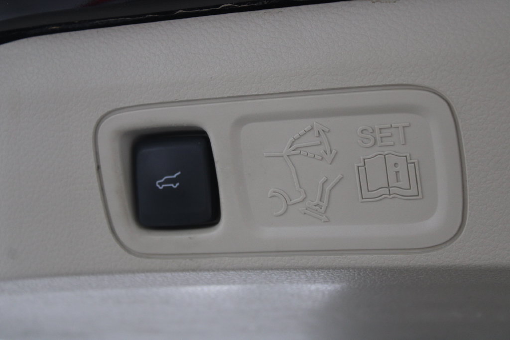 Used 2018 Lincoln Navigator Select RWD image 21