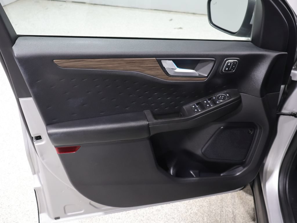 Used 2020 Ford Escape Titanium AWD/4WD image 13