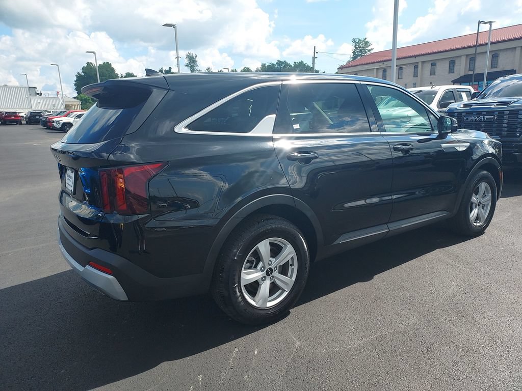 Used 2026 Kia Sorento LX FWD image 5