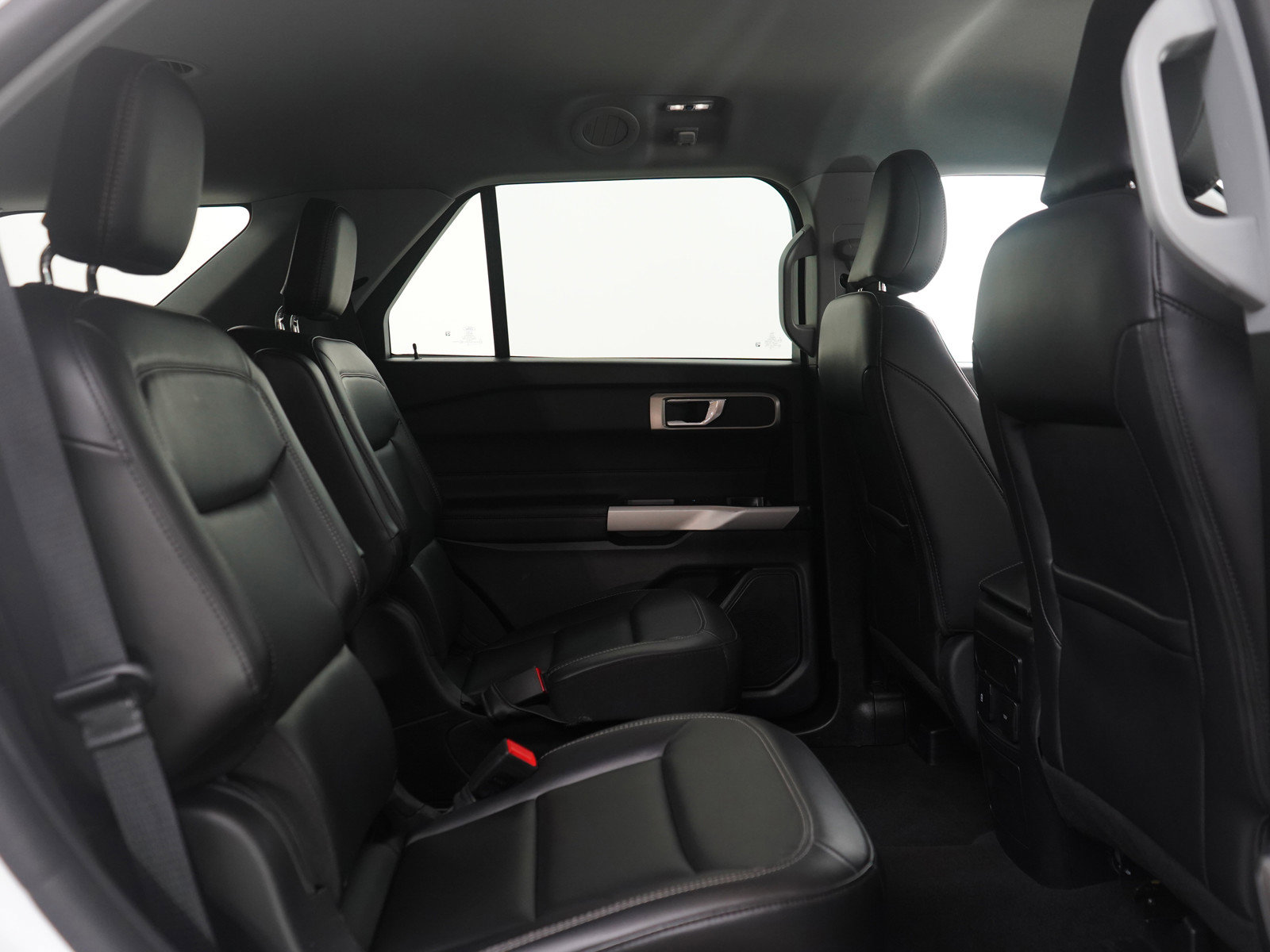 Used 2024 Ford Explorer XLT image 12