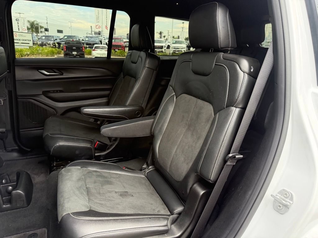 Used 2025 Jeep Grand Cherokee L Altitude RWD image 4